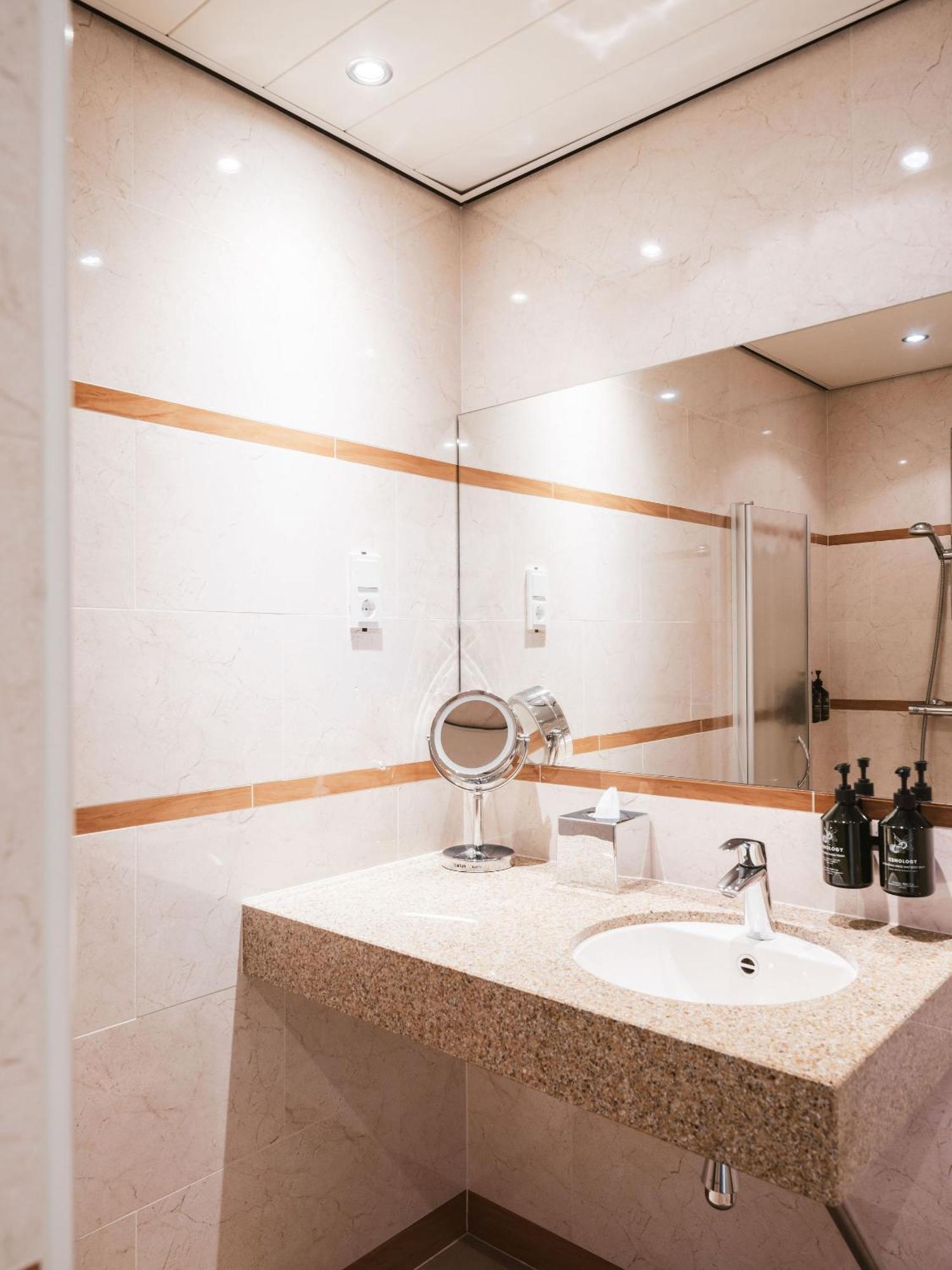 Strandhotel - Next Door 3*